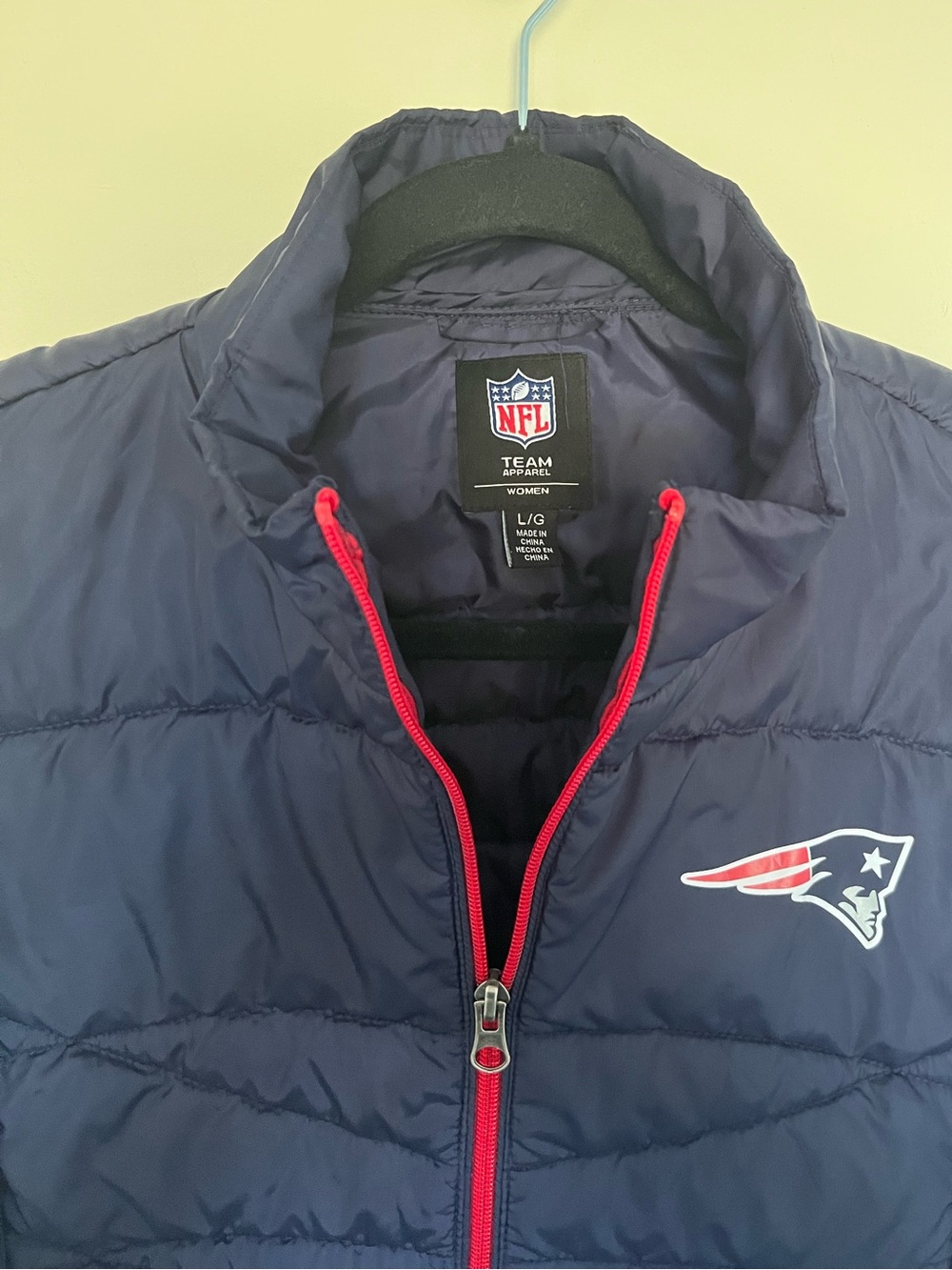 NFL Women's Navy Quilted Vest with Red Trim and Team Logo - Picture 2 of 3